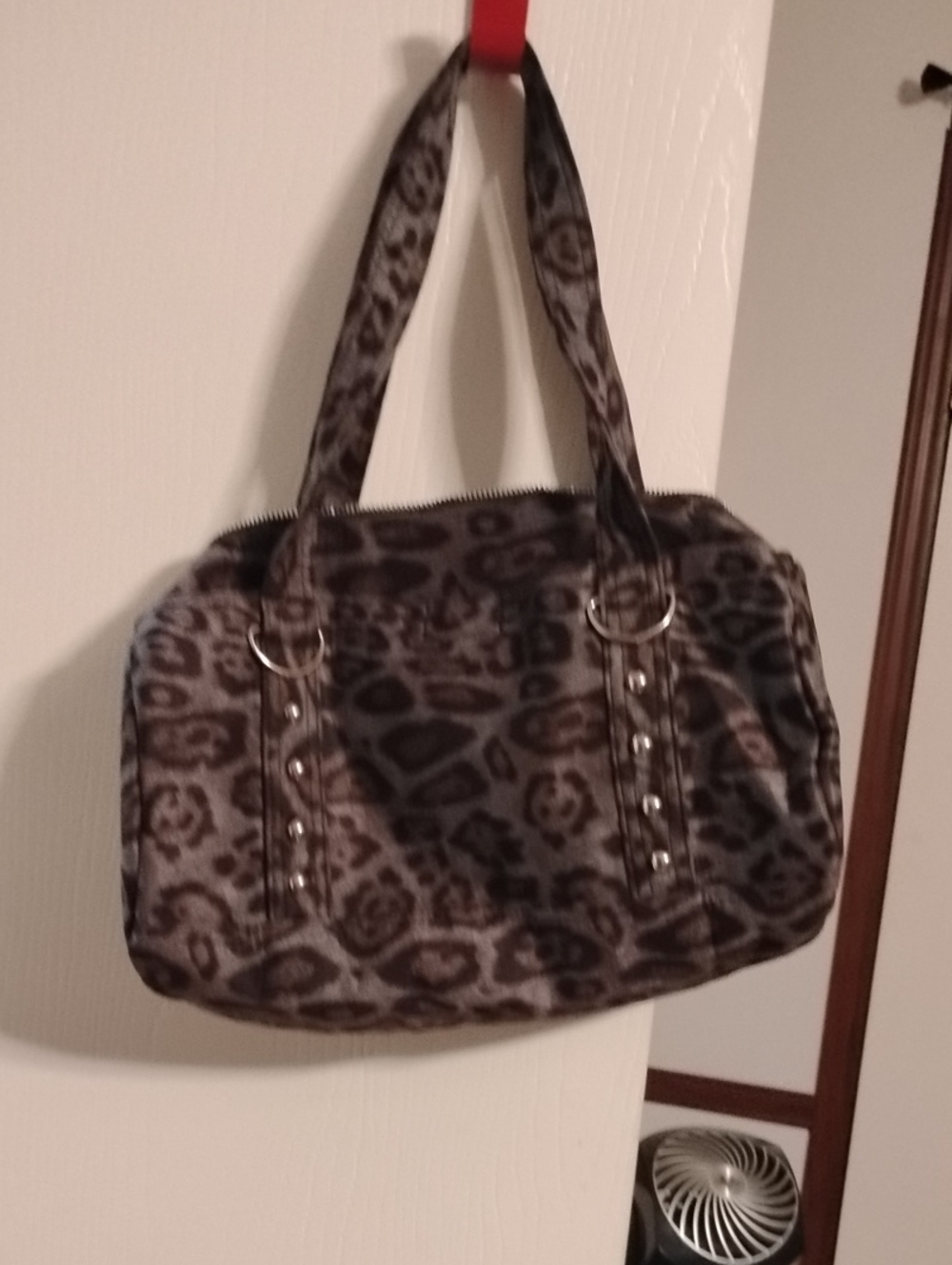 Women's Gray Leopard Print Shoulder Bag